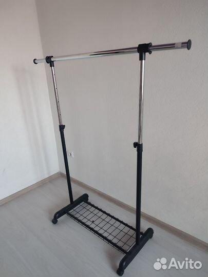 Вешалка для одежды напольная металлическая