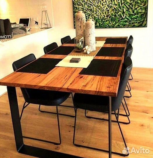 Большой обеденный стол