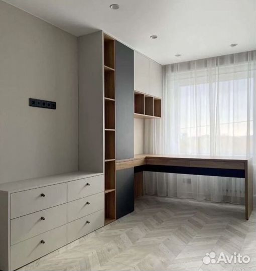 Угловой письменный стол со шкафом/ рабочая зона