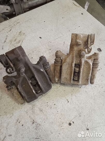 Задний левый суппорт audi 200 c3 ауди 200 ц3