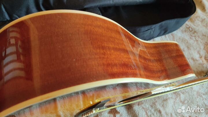 Акустическая гитара