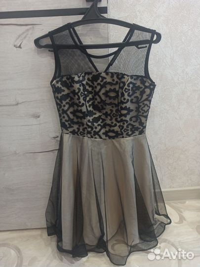 Платье нарядное 44 46