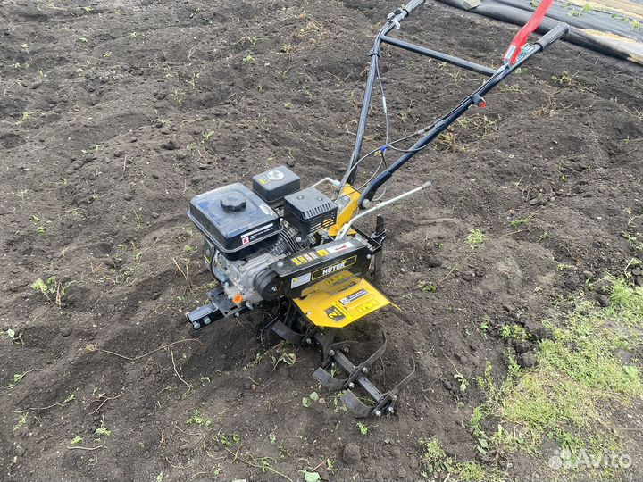 Вспашка земли мотоблоком культиватором