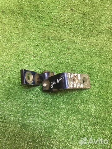 Петля передней левой двери шкода октавия верхняя