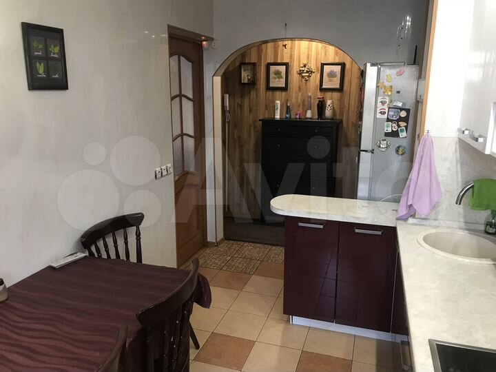 3-к. квартира, 64 м², 1/6 эт.