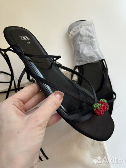 Сандалии zara 39 новые