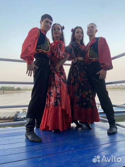 Танцоры, артисты