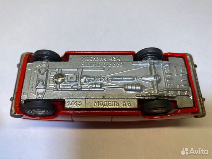 Москвич А6 без ми (красный салон, 3 зажима)