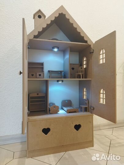 Кукольный дом с освещением и мебелью