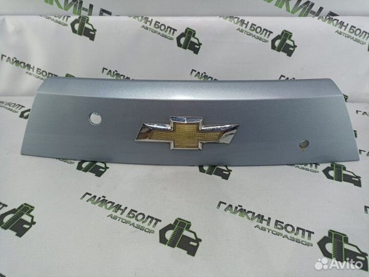 Накладка крышки багажника Chevrolet Spark 3
