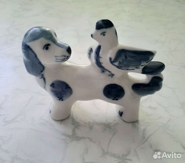 Фарфоровая статуэтка собаки гжель