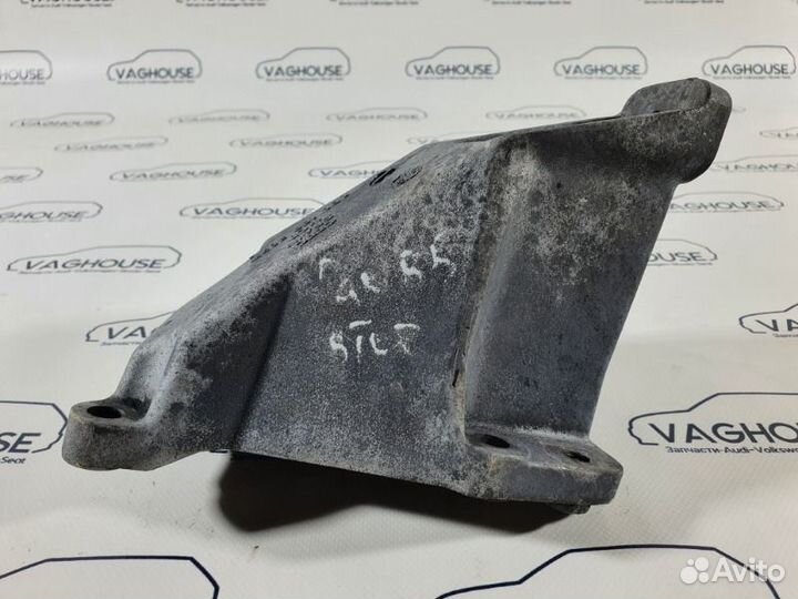 Кронштейн двигателя левый Volkswagen Passat B5+