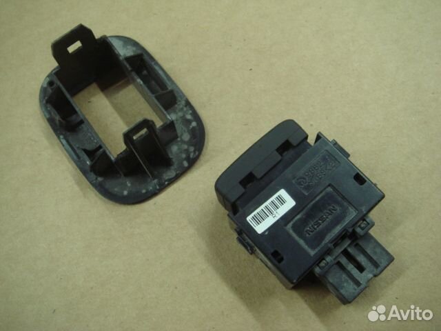 Ниссан кнопка открывания багажника X-Trail T32 13