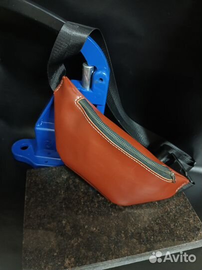 Сумка бананка натуральная кожа