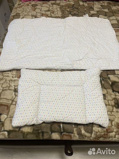Одеяло и подушка в кроватку
