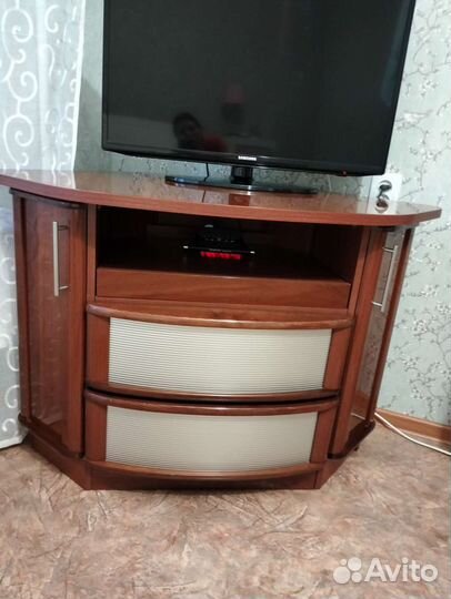 Тумба под телевизор