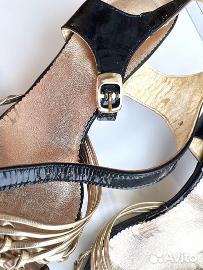 Золотые босоножки туфли