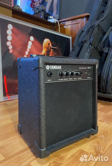 Комбик басовый Yamaha YB15