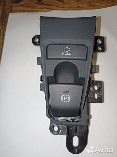 Кнопка фиксатора стояночного тормоза