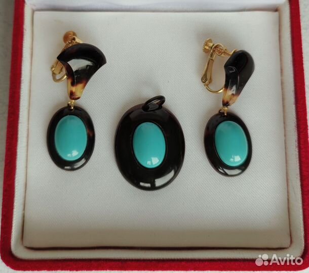 Комплект из клипс и кулона из панциря, Япония