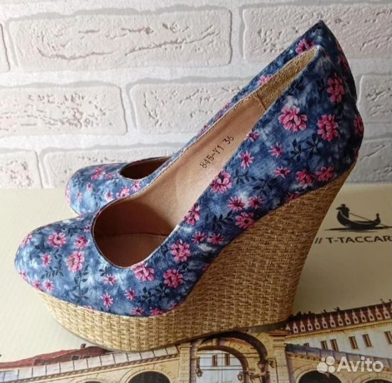 Туфли на танкетке