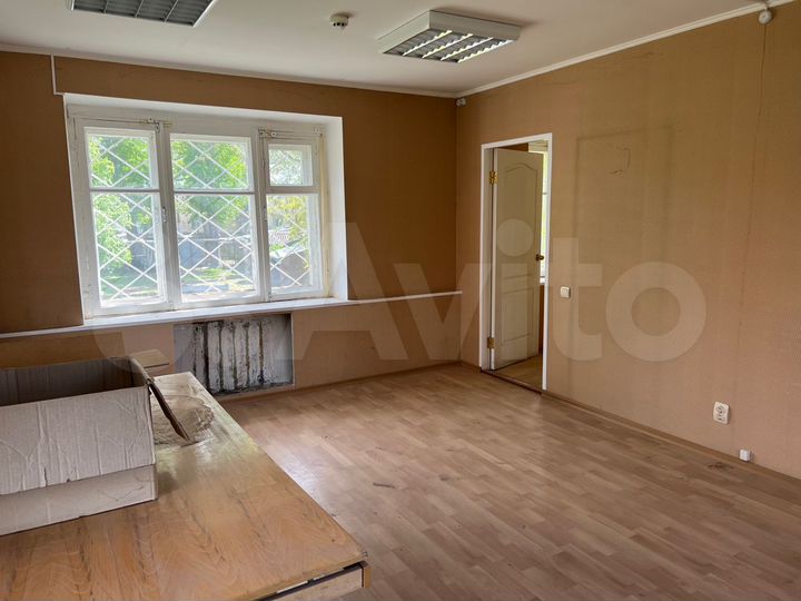 Здание, 585 м²