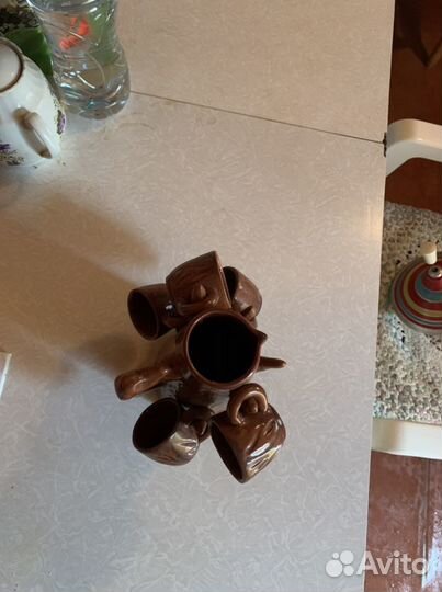 Набор кофейных чашек и кувшин