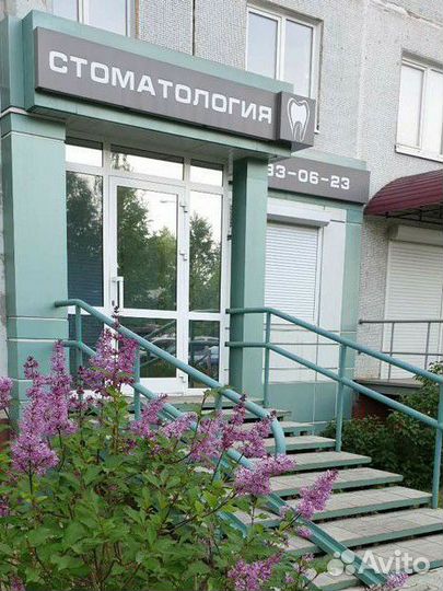 Врач - стоматолог