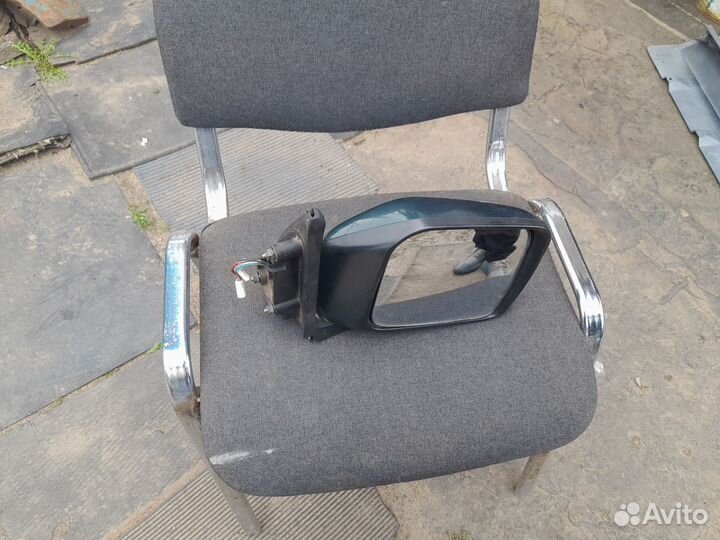 Боковое зеркало