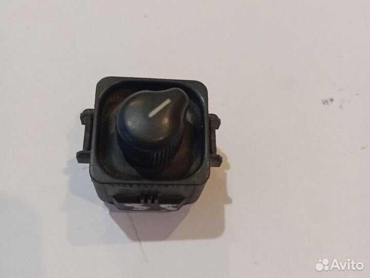 Джойстик зеркал на Mercedes