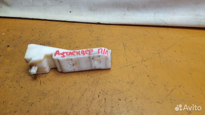 Крепление фары переднее правое Mitsubishi