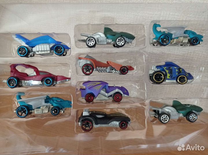 HOT Wheels 10 Машин-Гонки,Меняющих цвет в воде