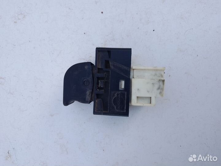 Кнопка стеклоподъёмника Nissan