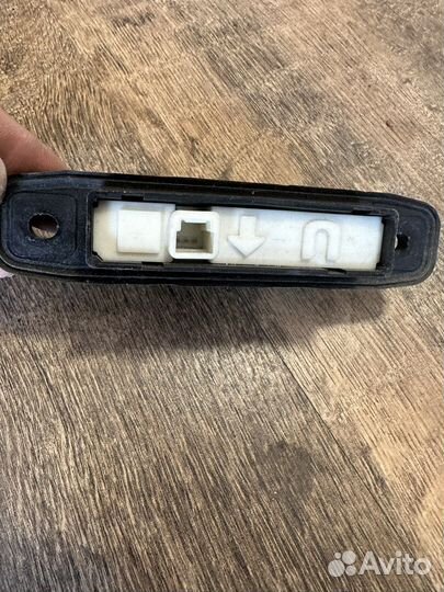 Toyota rav 4 кнопка открывания багажника