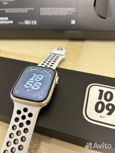 Apple Watch 7 45 mm Starlight