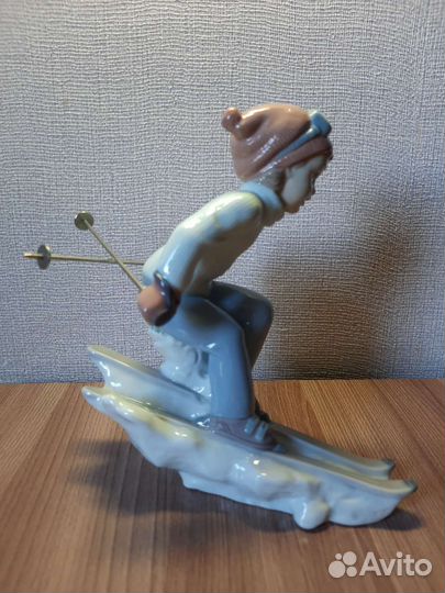 Фарфоровая статуэтка Lladro горнолыжница