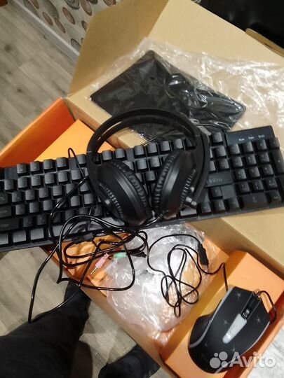 Игровой набор 4 в 1. Клавиатура/мышь/гарн./коврик