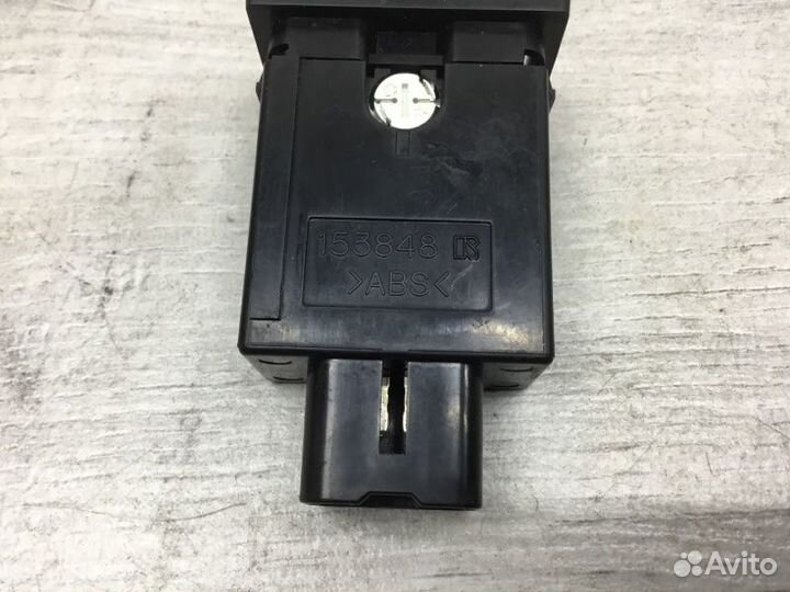 Кнопка обогрева сидений Toyota Corolla хэтчбек