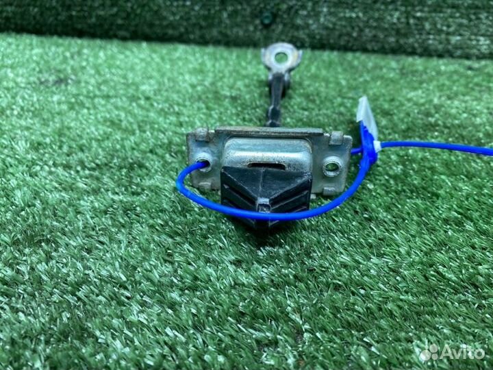 Ограничитель двери передний правый Mazda 3 BK