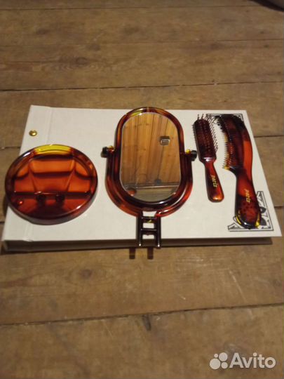 Зеркало с расчëской