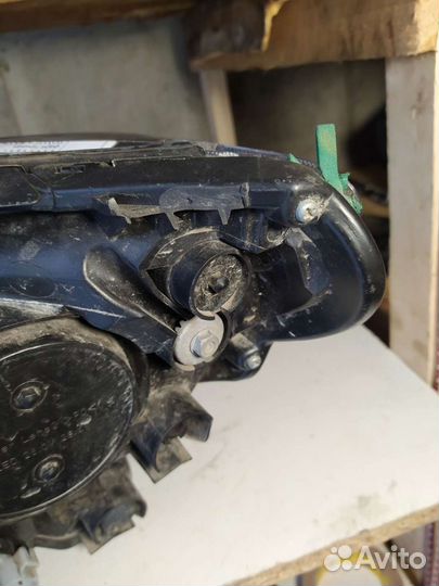 Передняя правая фара Toyota RAV4 45 2016