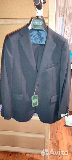 Школьный костюм для мальчика темно-синий 146 новый