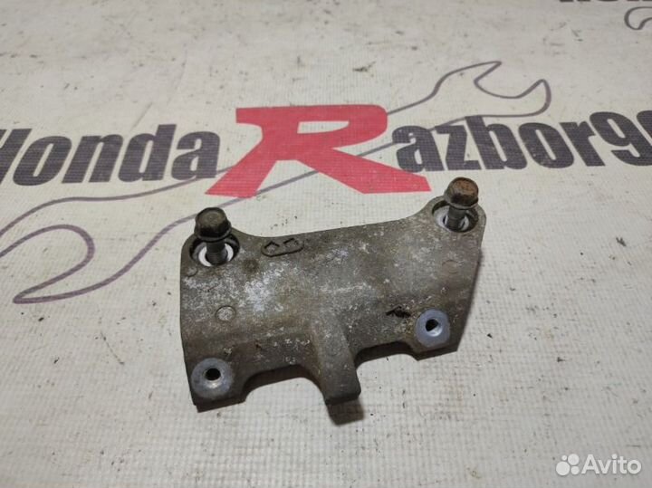 Кронштейн компрессора кондиционера Honda Cr-V 2