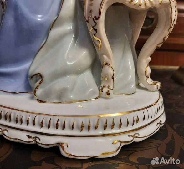 Статуэтки фарфоровые дамы