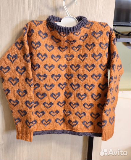 Свитер ручной работы с орнаментом для девочки