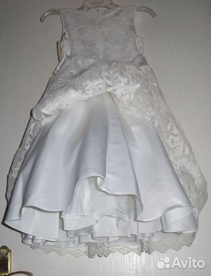 Платье праздничное с вышивкой 128 - 134 см новое