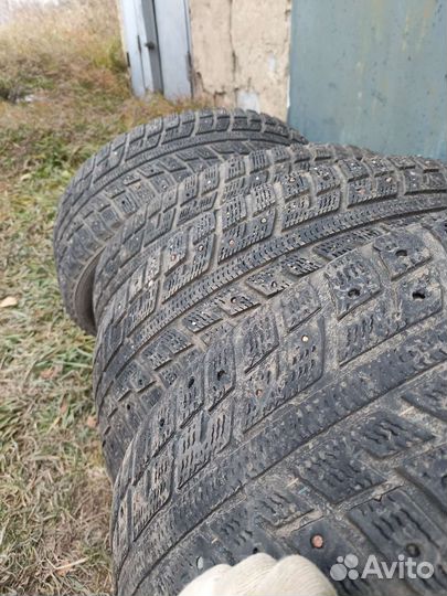 Marshal I'Zen Stud Snow KW11 205/60 R16