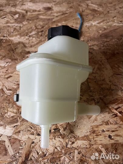 Бачок гура Chevrolet Cobalt Ravon R4 Aveo