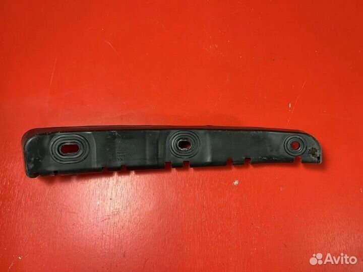 Кронштейн бампера задний правый Skoda Yeti 1.2 CBZ