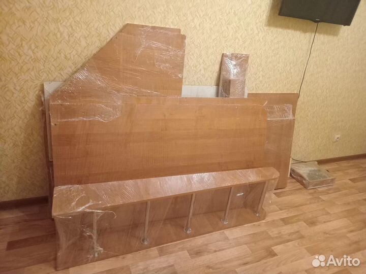 Детская кровать чердак со столом и шкафом